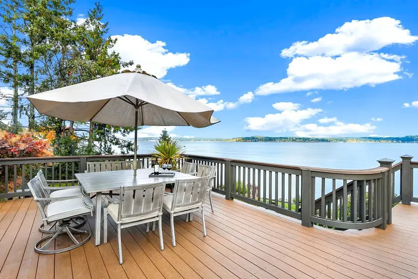 Luxury Waterfront Retreat, Hot Tub, and Game Room - Image 1