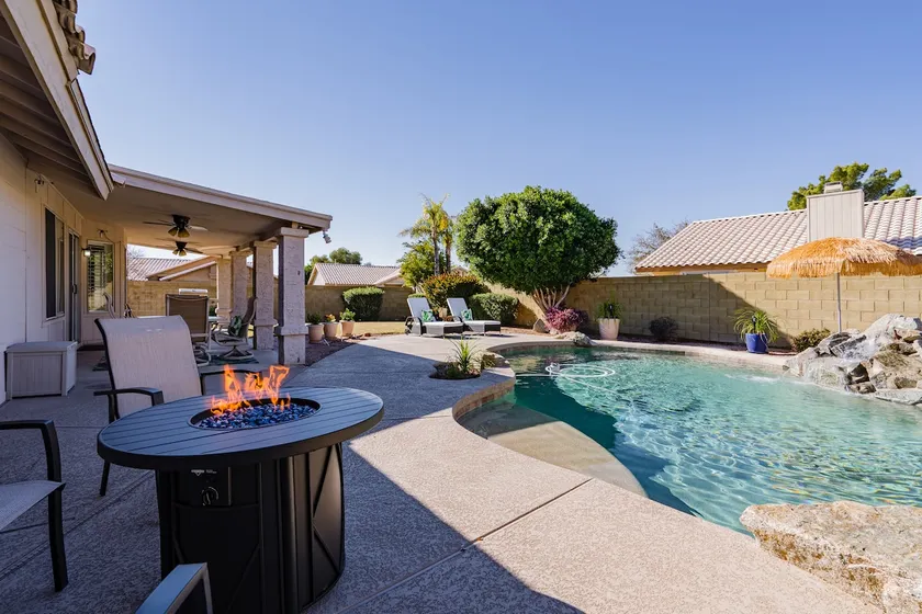 Diamond in the Desert Heat/Cool Pool & Hot Tub - Image 1