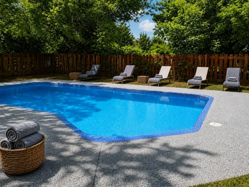 Luxury Hilltop Escape: Sunroom, Pool & Hot Tub - Image 1