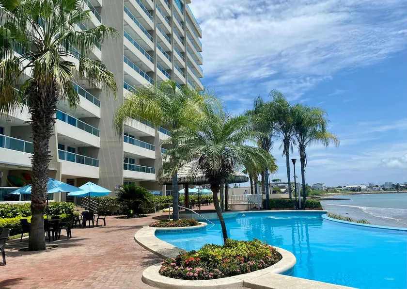 Beautiful oceanfront apartment, 3 bedrooms. - Image 1