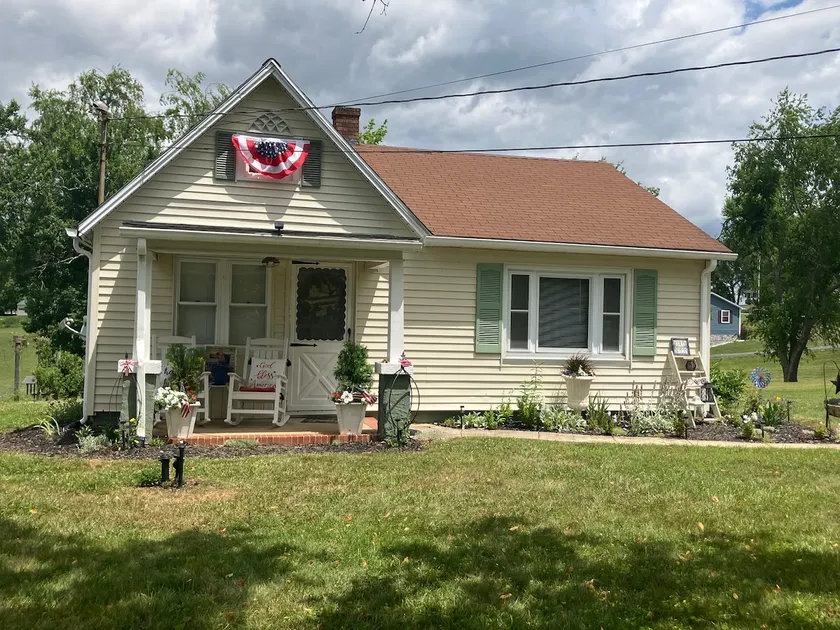 Glenhaven Cottage “Stars Stripes & Relaxin Nites” - Image 1