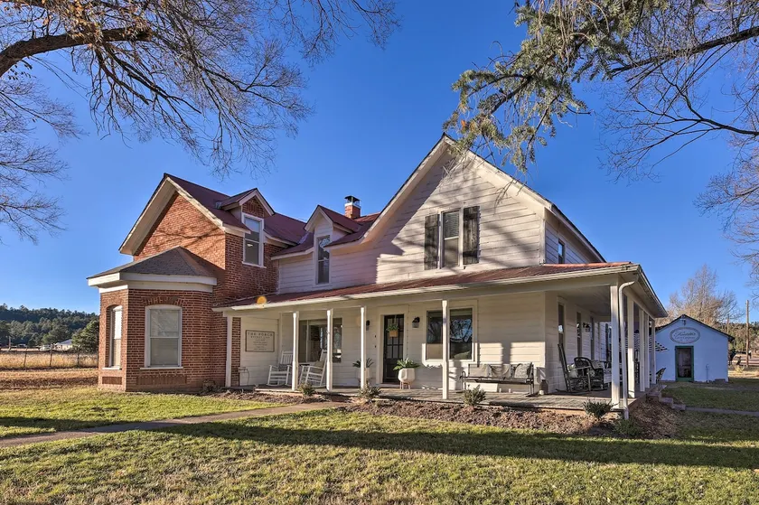 Grand Porch & Peaceful Setting! Luna Farmhouse - Image 1