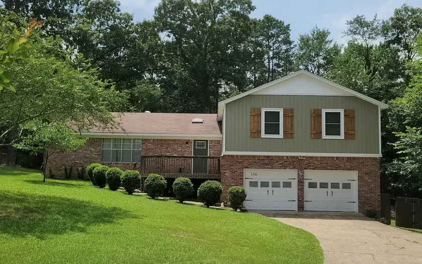 Large, fun, fenced, central, Oaklawn, lake, shops - Image 1
