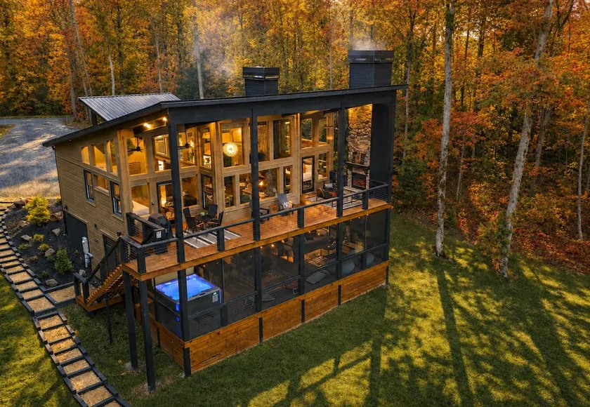 Boujee Lodge: Epic Views•Hot-Tub•Fire-Pit•Games•EV - Image 1