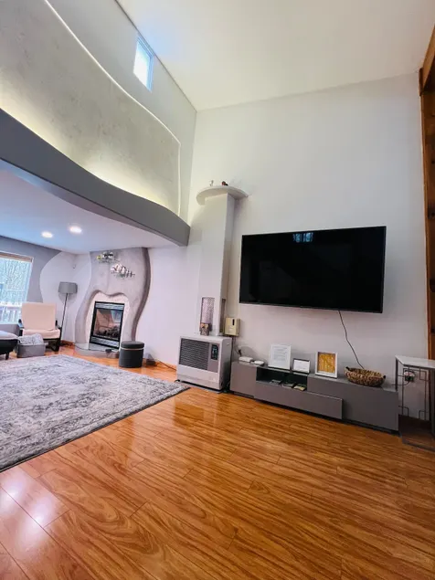 Joyful Townhouse with 3 bedrooms and 2 playrooms - Image 1