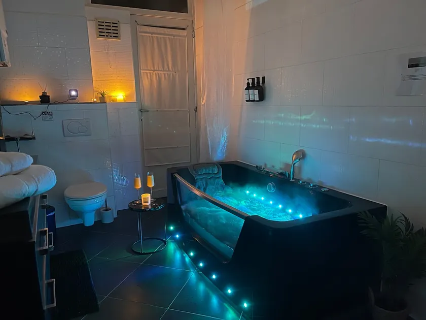 Beautiful condominium with jacuzzi - Image 1
