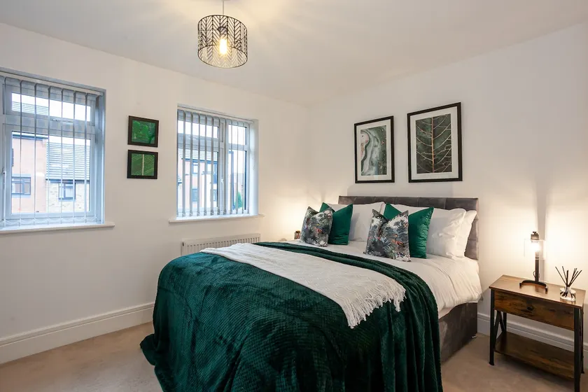 Luxurious Spacious Home With Parking And Garden - Image 1