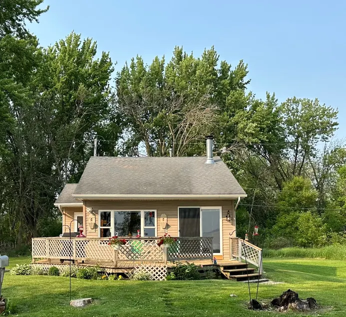 Hummingbird Haven Cottage on Lake Koshkonong - Image 1
