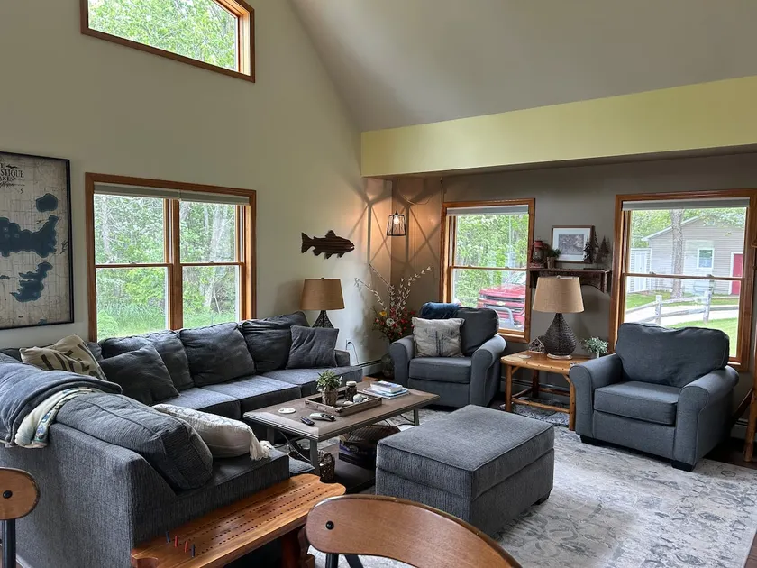 Bayview Lakefront Cottage, sleeps 6 - Image 1