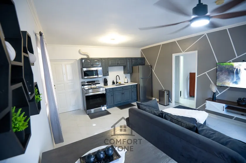 Comfort-Zone, centrally located-wifi-aircondition - Image 1