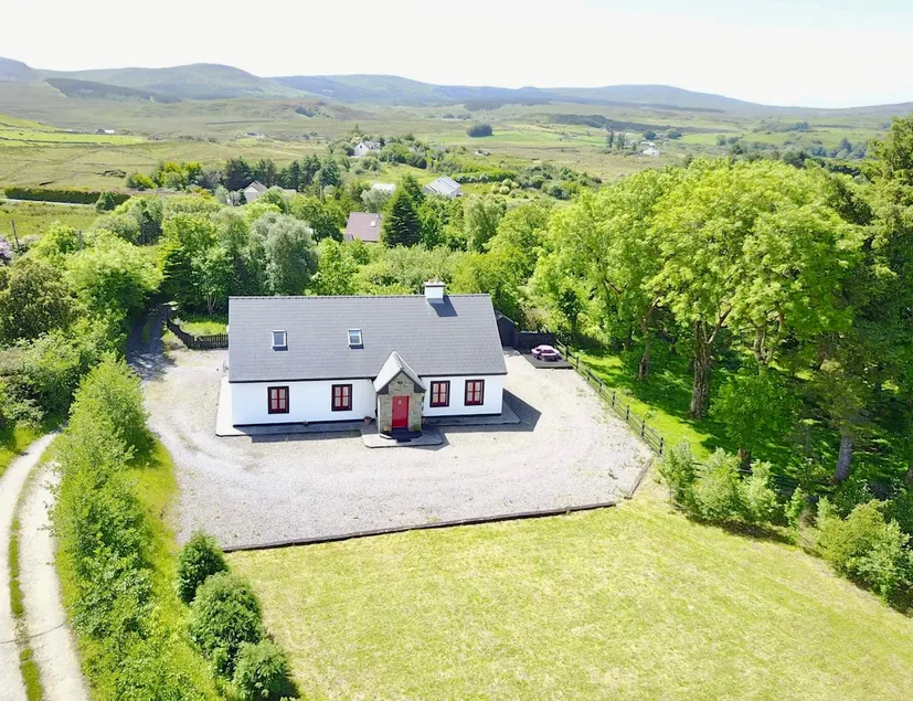 Red Deer Cottage en un impresionante ubicación en el corazón de Connemara.(Wi-Fi gratis) - Image 1
