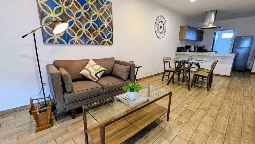 Beautiful new apartment building with security guard - Image 1