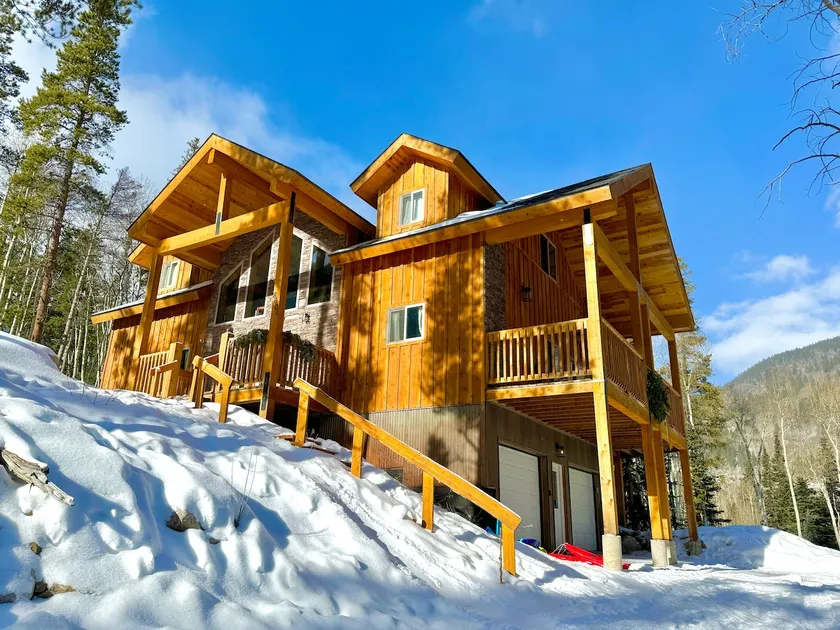 DeepRoarLodge-Full Bath All Bedrooms-Near Monarch - Image 1