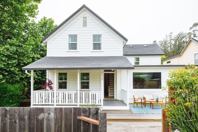 Charming, historic farm/beach retreat - Image 1