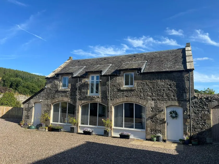 The Carthouse (Luxury 2 bed with private hot tub) - Image 1