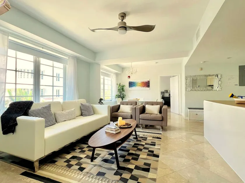 Carlyle Luxury Ocean View Beach Condo Miami - Image 1