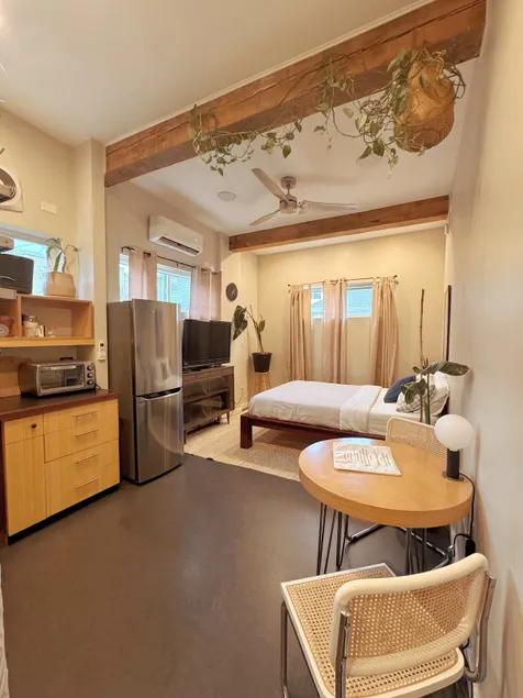 Adorable Studio Guesthouse w/shared outdoor space - Image 1