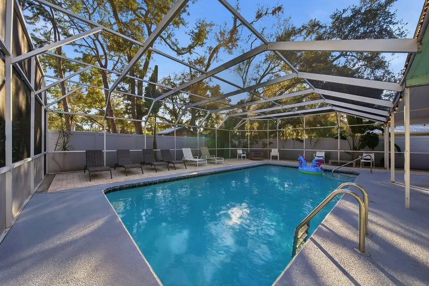 Spacious 4bdr 3bath House with Heated Pool near Downtown - Image 1
