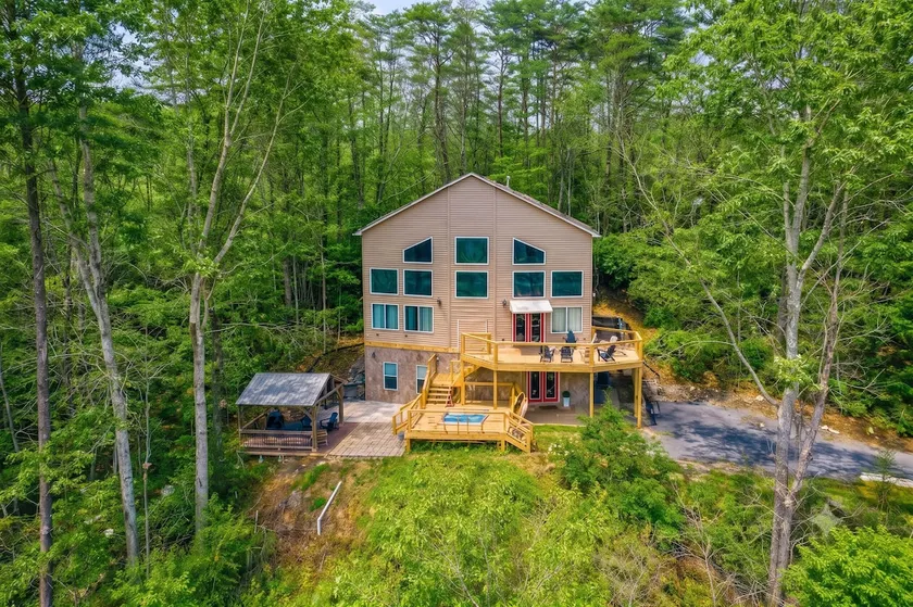 Lakeshore Retreat with Lake Lanier views & hot tub - Image 1