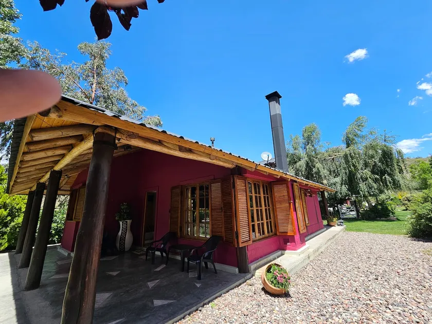 Uco Valley: Mountain Home, Wine and Gastronomy - Image 1