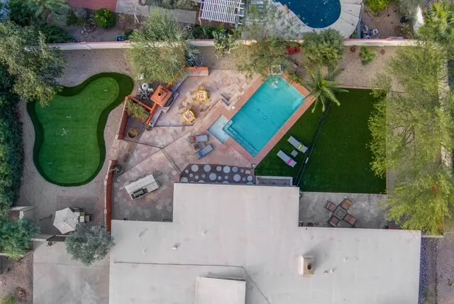 Desert Retreat Pool/putt putt & Tesla charger + - Image 1