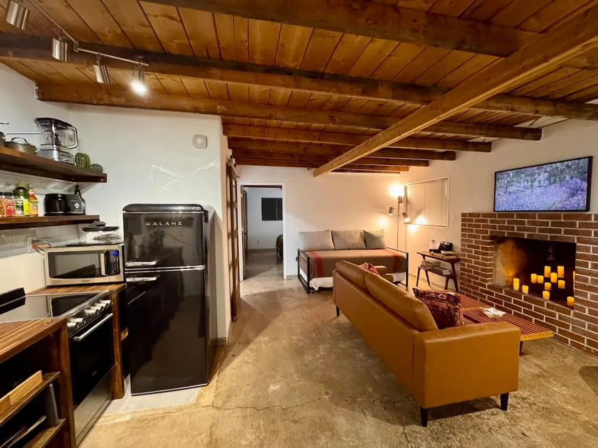 Tiny Mountain View Sauna Cabin - 10 min to Airport - Image 1