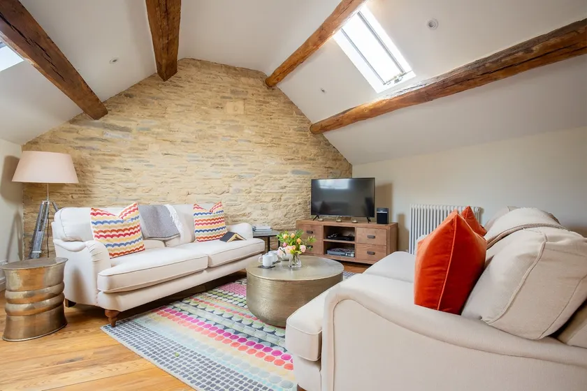 Romantic one bedroom self catering accommodation in the Cotswolds - The Hayloft - Image 1