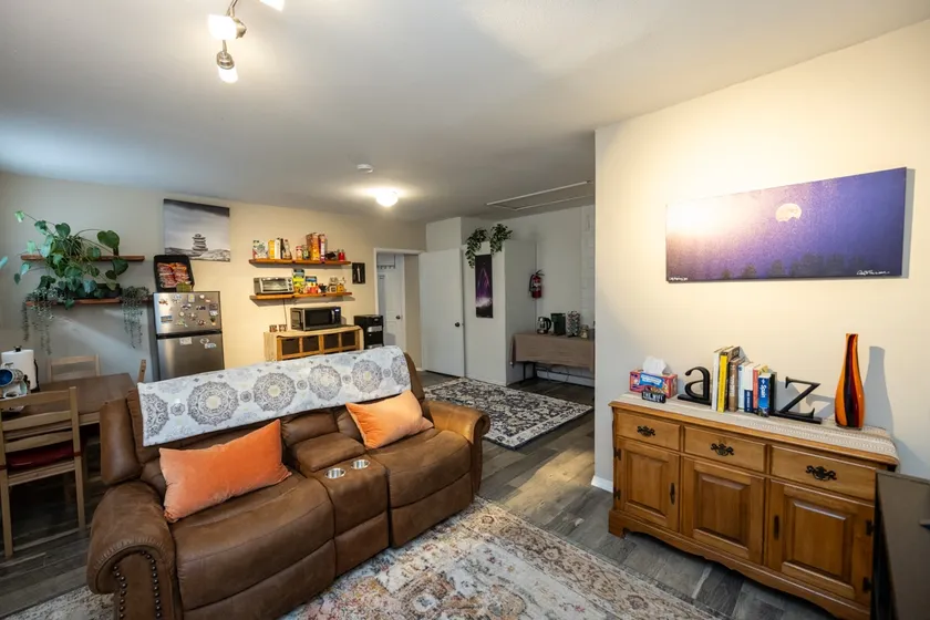 Quiet, and Cozy 1 Bdr with Private Entrance. - Image 1