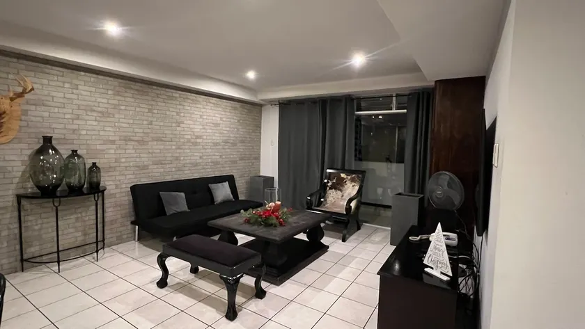 Modern and Complete Apartment in Zone 16 - Image 1