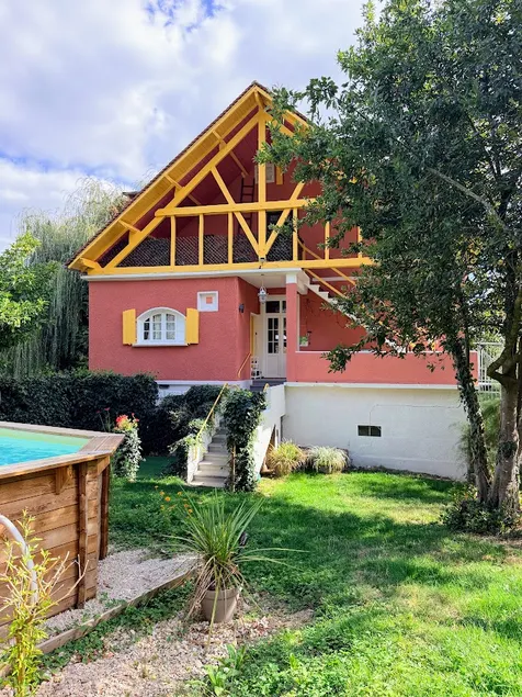 Entire house + pool • garden • ideal for families - Image 1