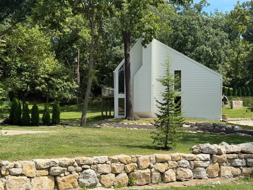 Cottage in Park-like Setting - Image 1