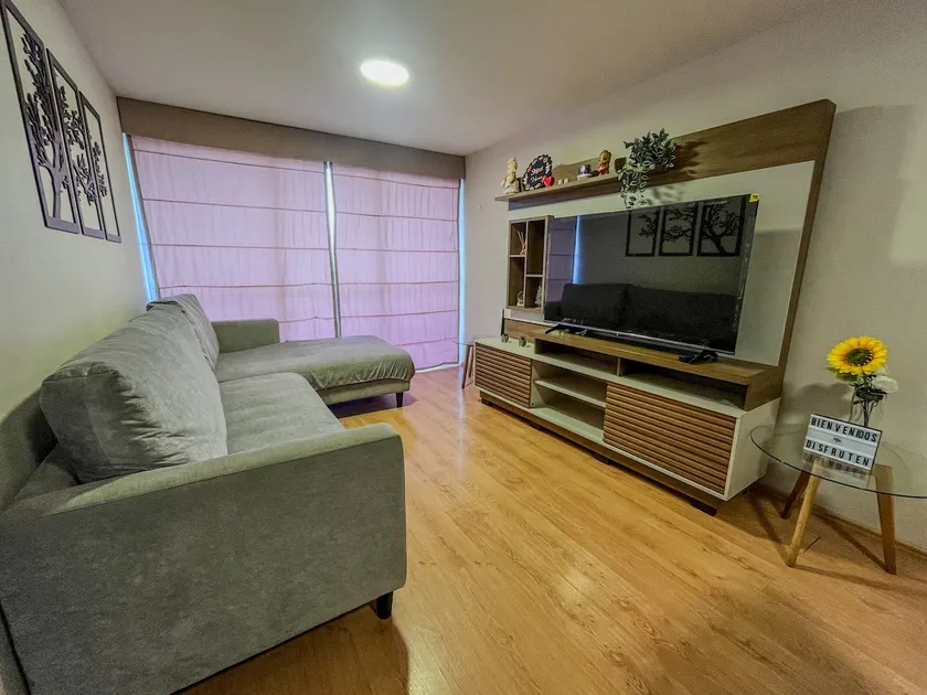 Apartment 15 minutes from the airport - Image 1