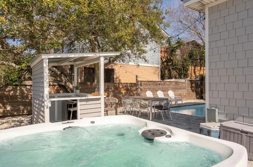 Luxury heated pool & spa home, pool bar, steps to the beach & two master suites! - Image 1