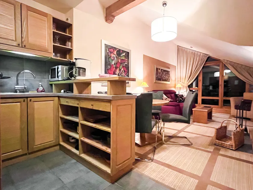 Beautiful one-bedroom apartment with fireplace and stunning views - Image 1