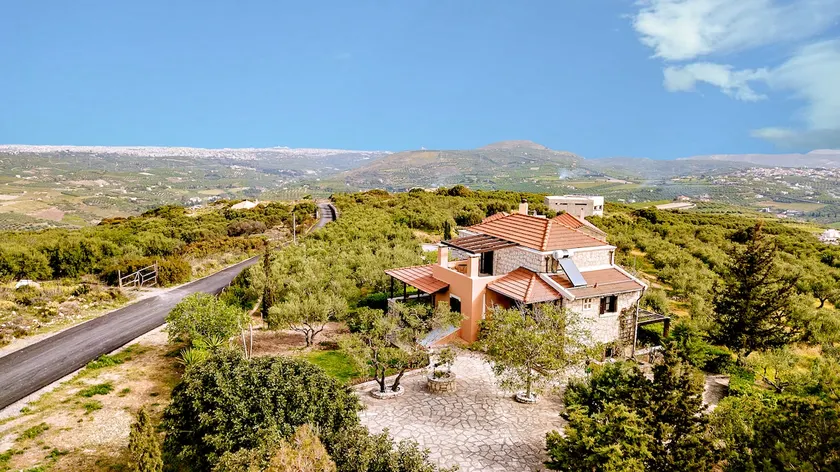 Fyllosia Villa Part of Cretan Retreat - Image 1