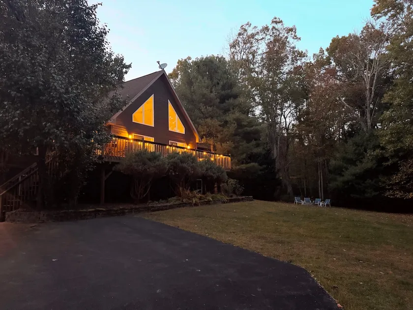 Luxury Woodland Escape-Fireplace/Hot tub/Fast WIFI - Image 1