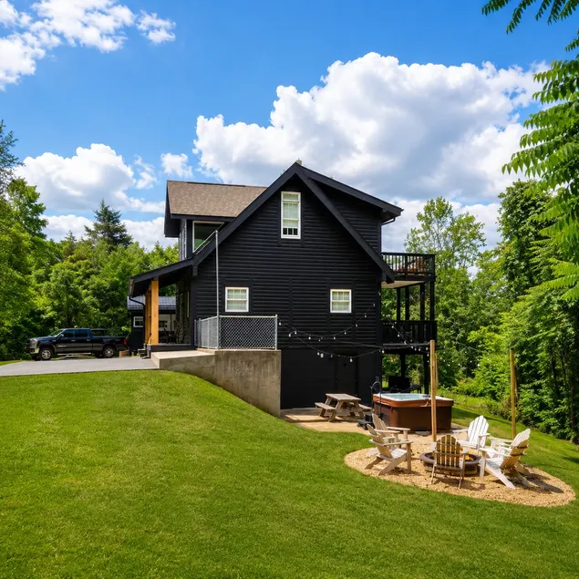 The Black Log Cabin – Hot Tub/GameRoom/PetFriendly - Image 1