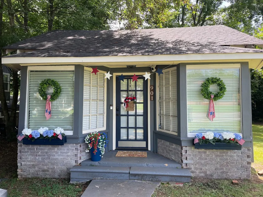 Cozy Dalton Cottage 1 Bed/1 Bath with Full Kitchen - Image 1