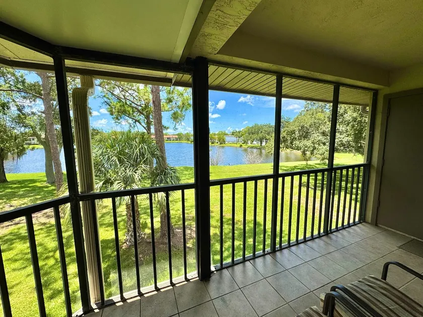 Guest Favorite Waterview- 2 bed/2 bath apt w/pool - Image 1