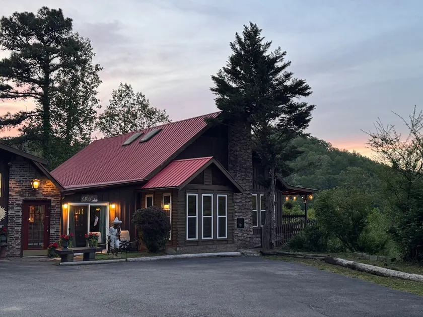 The Eagle's Rest Country Cabin - Image 1