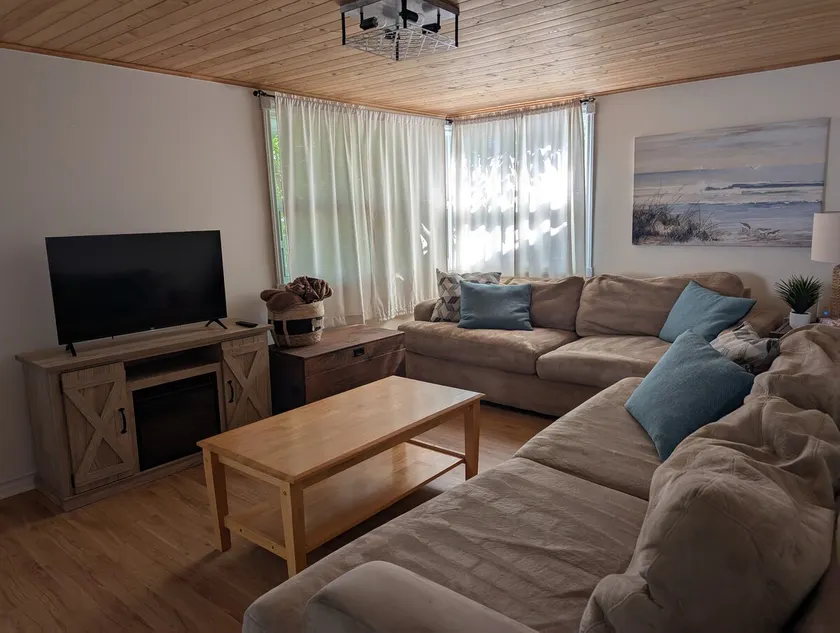 Suzy's Beach House (Walk to Beach) - Image 1