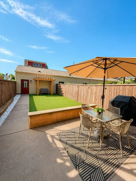 4BR Group Stay • Yard • Near Stadiums + Downtown - Image 1