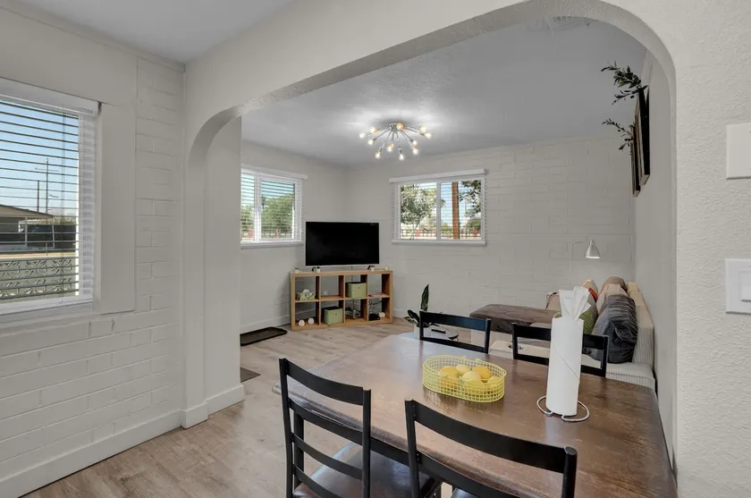 2BR Walk to Main St · King + Queen · Pets OK - Image 1