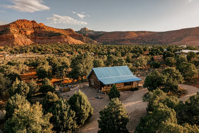 Artistic Log Cabin on 2.7 Acres - Image 1