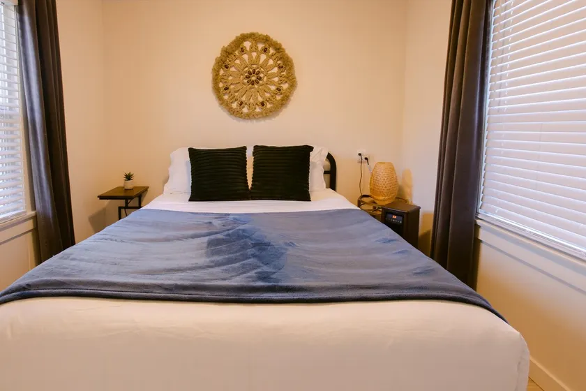 Cozy Rogue River House Full Access QN Bed - Image 1