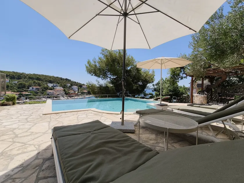 Spacious Villa w/Pool near Garden Resort – 7 Min - Image 1