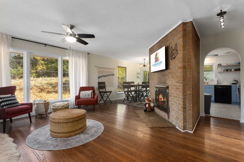 Family Fave_Sleeps8_Near Plaza and KU_Shopping - Image 1
