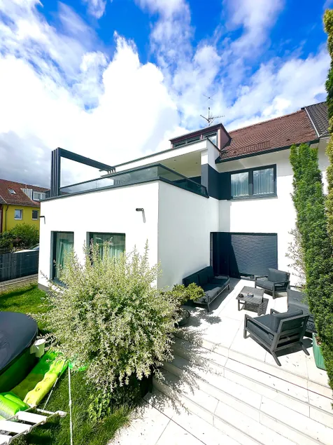 DayYoungLife 85 sqm with Terrace Grill Kicker Parking - Image 1