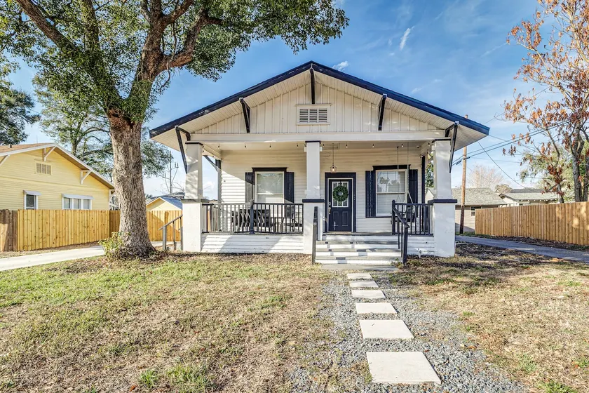 3BR Historic Home | Cozy Retreat in Dixieland - Image 1