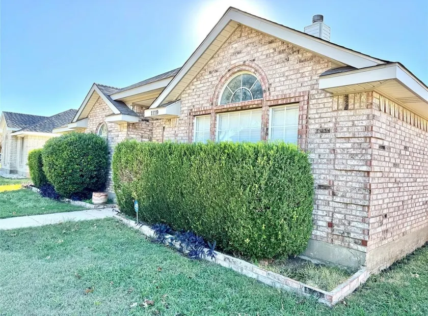 Cecilio's Aurora home - Image 1